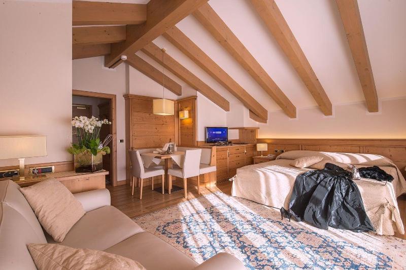 Beverly Alps Hotel & Spa Pinzolo Eksteriør bilde