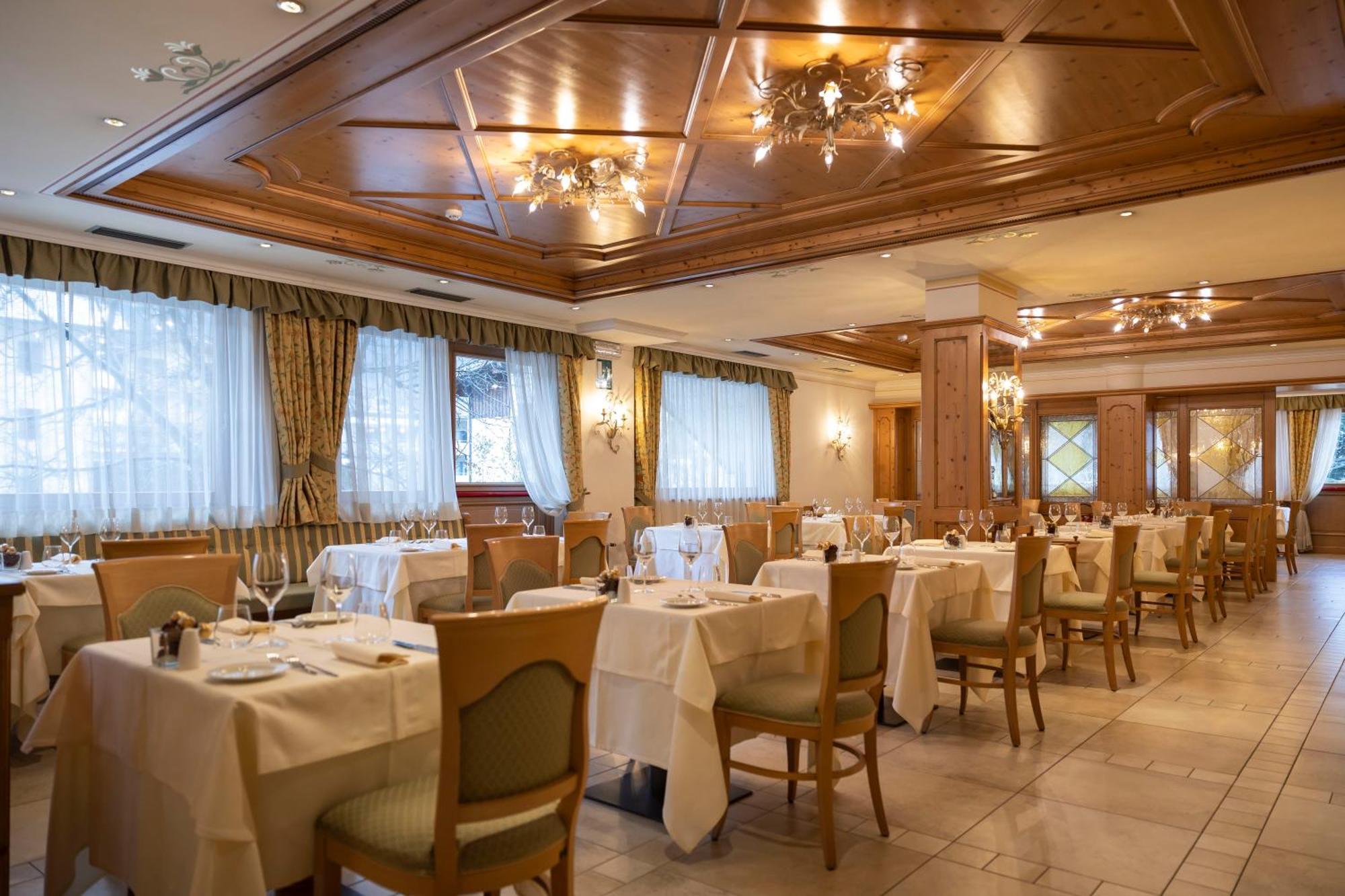 Beverly Alps Hotel & Spa Pinzolo Eksteriør bilde