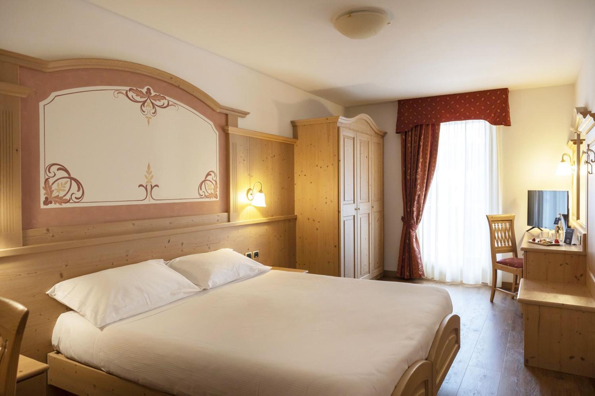 Beverly Alps Hotel & Spa Pinzolo Eksteriør bilde