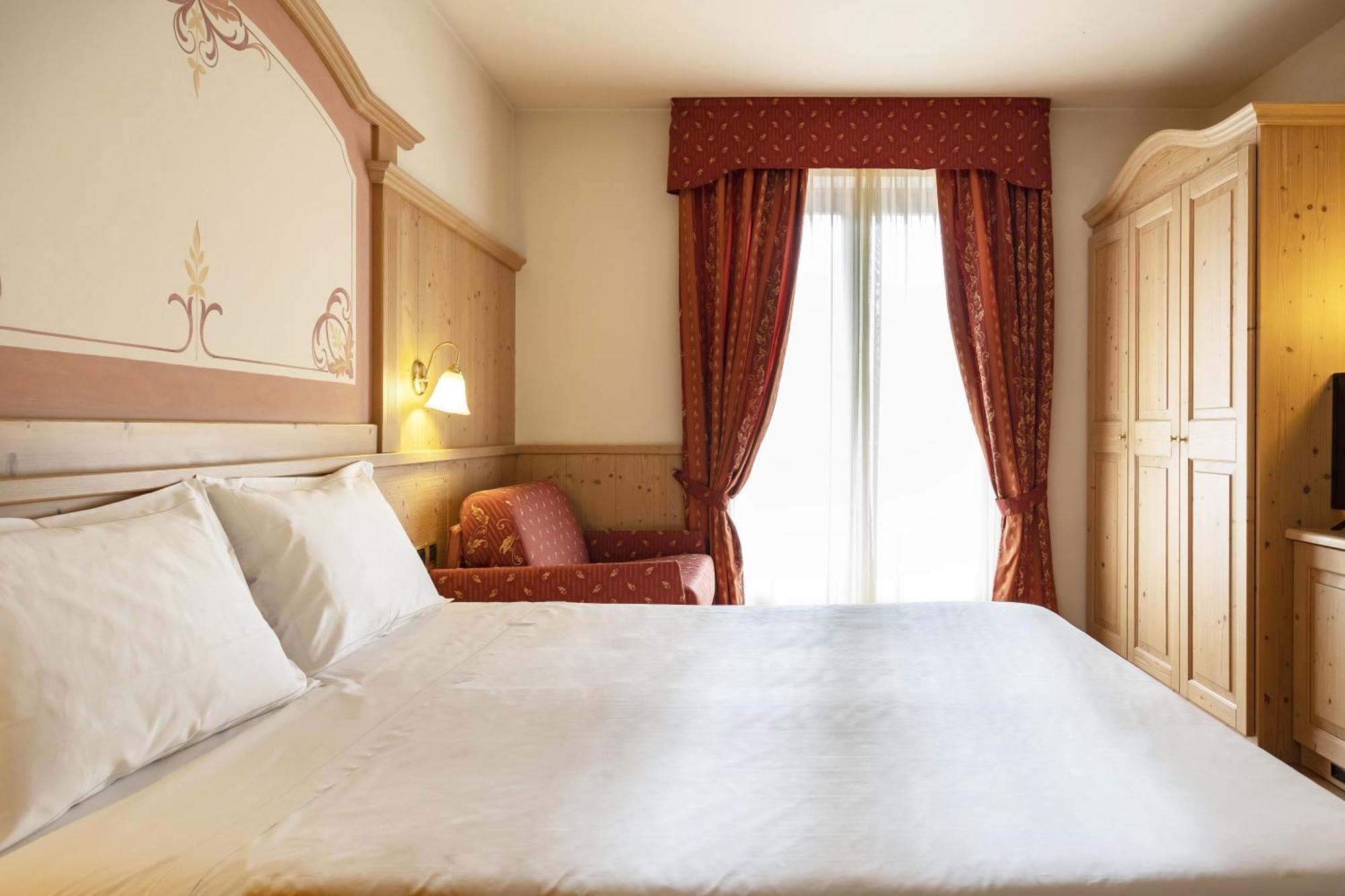 Beverly Alps Hotel & Spa Pinzolo Eksteriør bilde