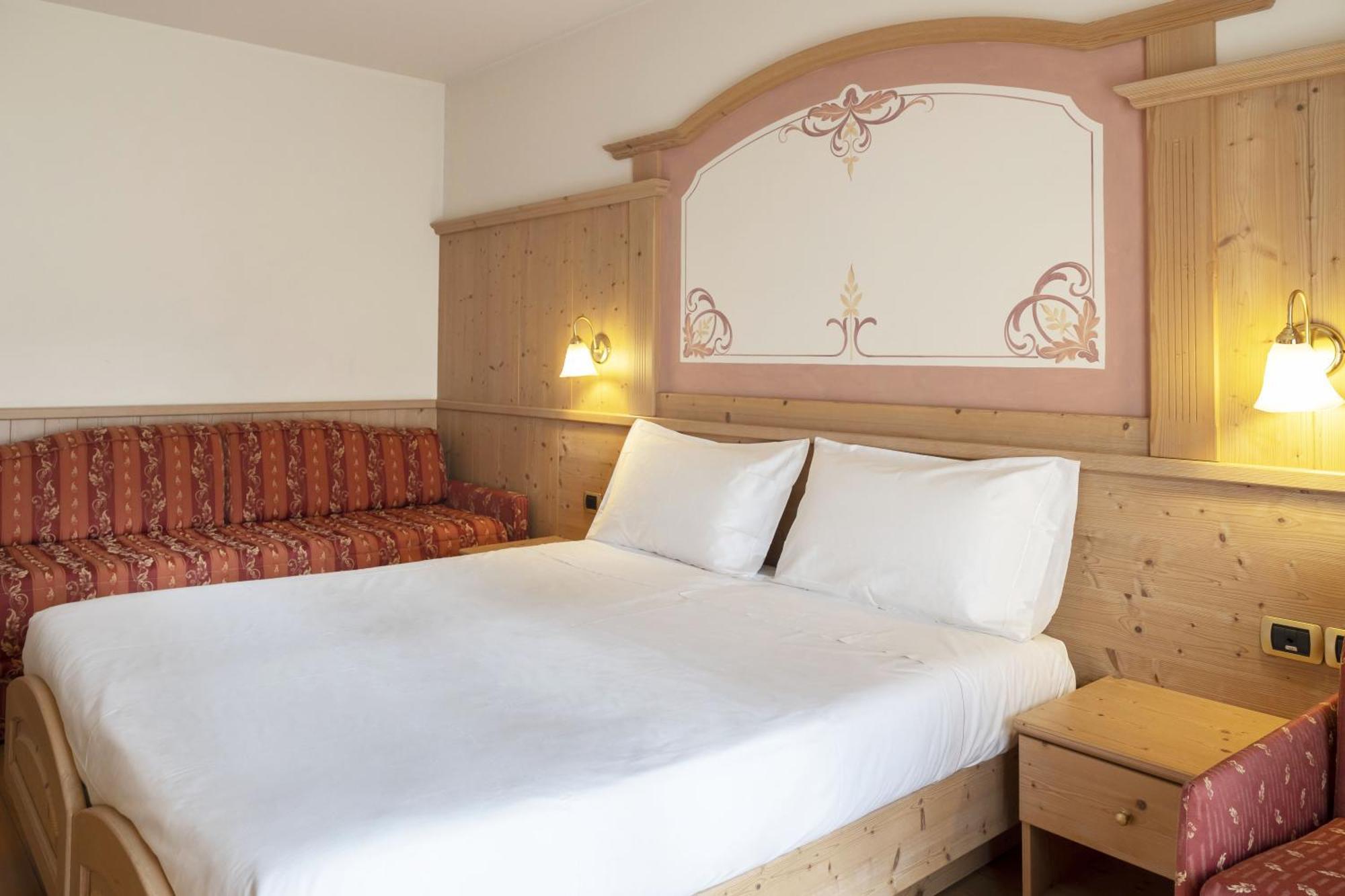 Beverly Alps Hotel & Spa Pinzolo Eksteriør bilde